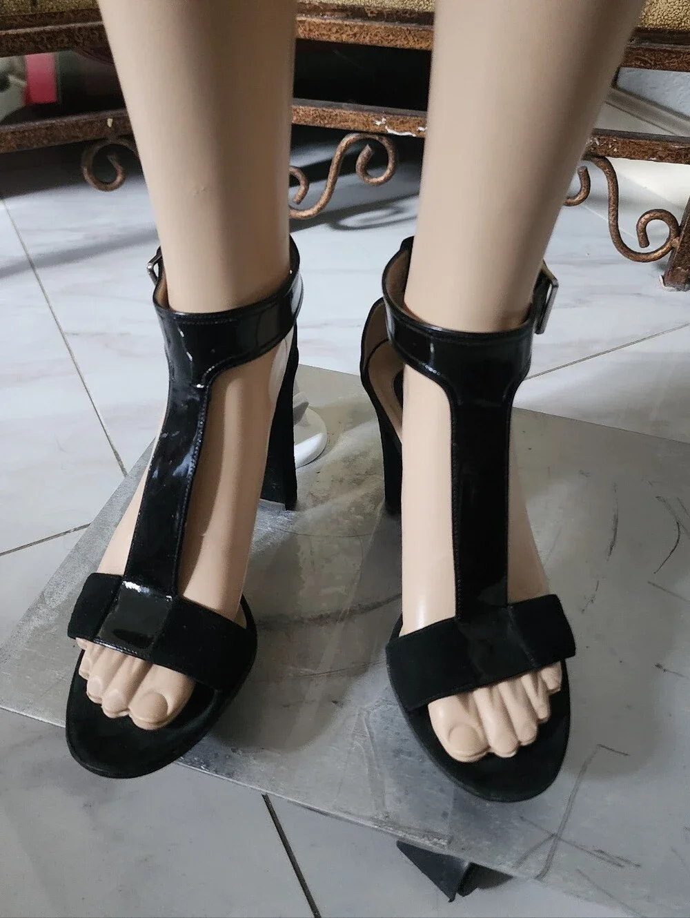 GUCCI | Classic Black T-Strap High Heel Sandals - Picture 2 of 16